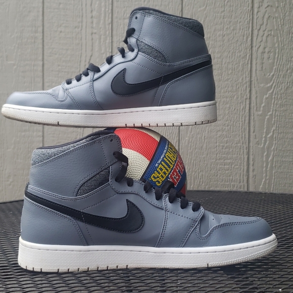 AIR JORDAN RETRO 1 - Picture 2 of 15